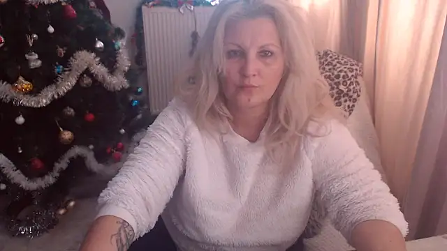 Snapshot of Divineblond chatting on December 5, 2025, 10:03 am Divineblond online show from December 5, 2025, 10:03 am