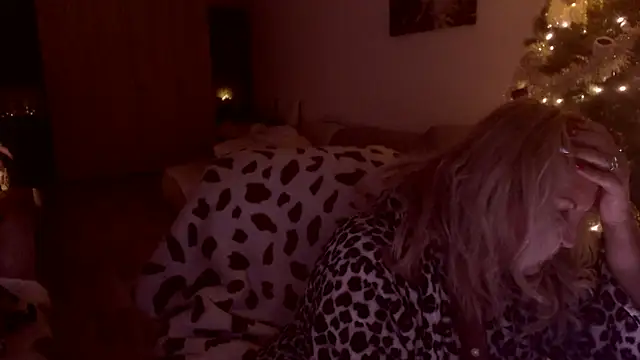 Snapshot of Divineblond chatting on January 5, 2026, 11:30 pm Divineblond online show from January 5, 2026, 11:30 pm