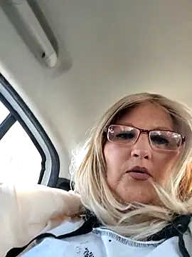 Divineblond online show from October 21, 2025, 11:42 am