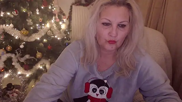 Snapshot of Divineblond chatting on December 20, 2025, 10:45 pm Divineblond online show from December 20, 2025, 10:45 pm