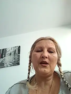 Snapshot of Divineblond chatting on January 14, 2026, 10:52 am Divineblond online show from January 14, 2026, 10:52 am