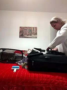 Snapshot of Divineblond chatting on January 7, 2026, 2:55 pm Divineblond online show from January 7, 2026, 2:55 pm