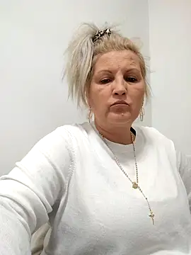 Divineblond online show from October 29, 2025, 4:39 pm