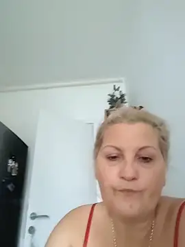 Snapshot of Divineblond chatting on November 12, 2025, 1:15 pm Divineblond online show from November 12, 2025, 1:15 pm