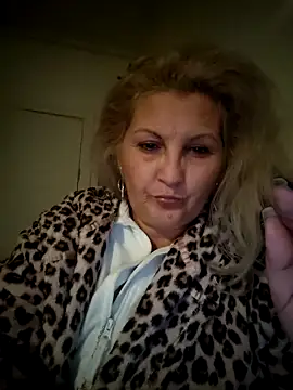 Snapshot of Divineblond chatting on November 11, 2025, 9:20 pm Divineblond online show from November 11, 2025, 9:20 pm