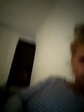 Snapshot of Divineblond chatting on November 8, 2025, 5:38 pm Divineblond online show from November 8, 2025, 5:38 pm