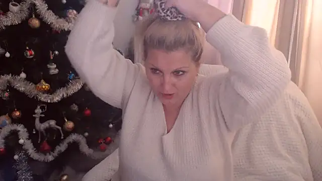 Snapshot of Divineblond chatting on December 15, 2025, 9:48 am Divineblond online show from December 15, 2025, 9:48 am