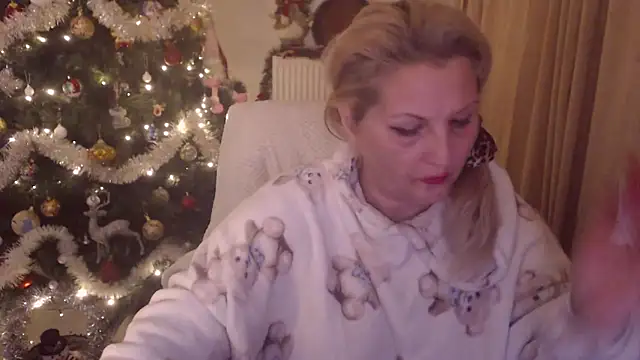 Snapshot of Divineblond chatting on December 19, 2025, 12:03 am Divineblond online show from December 19, 2025, 12:03 am