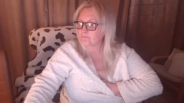 Snapshot of Divineblond chatting on November 15, 2025, 10:03 pm Divineblond online show from November 15, 2025, 10:03 pm