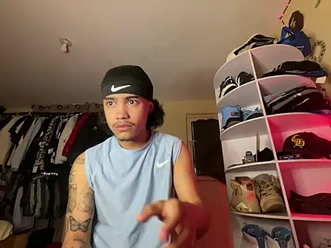 Mateo19cm  online show from April 22, 2026, 4:36 pm