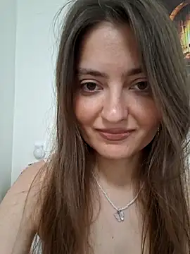 Snapshot of Alba2331 chatting on June 14, 2026, 11:44 am Alba2331 online show from June 14, 2026, 11:44 am