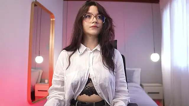 Charlotte Rossee online show from May 11, 2026, 1:34 pm