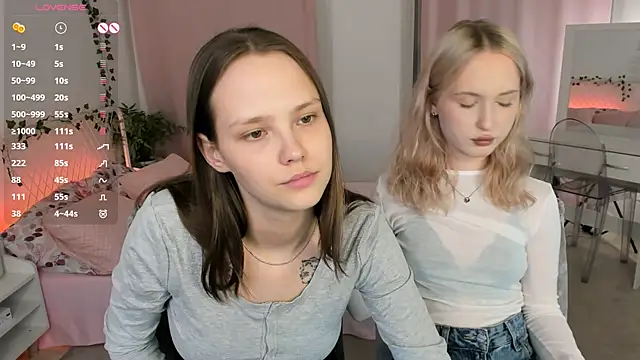 lisaluve online show from June 17, 2026, 5:01 pm