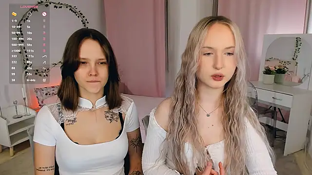 lisaluve online show from July 24, 2026, 9:33 pm