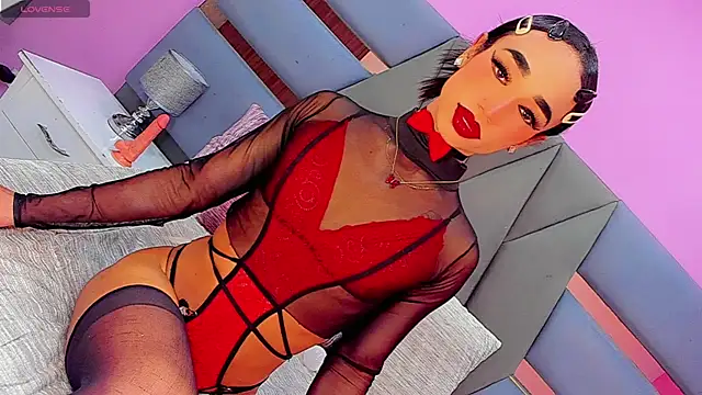 sexyjessicamistres online show from April 28, 2026, 8:35 pm