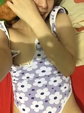 Snapshot of lolacute69_ chatting on April 28, 2026, 9:19 pm lolacute69 online show from April 28, 2026, 9:19 pm