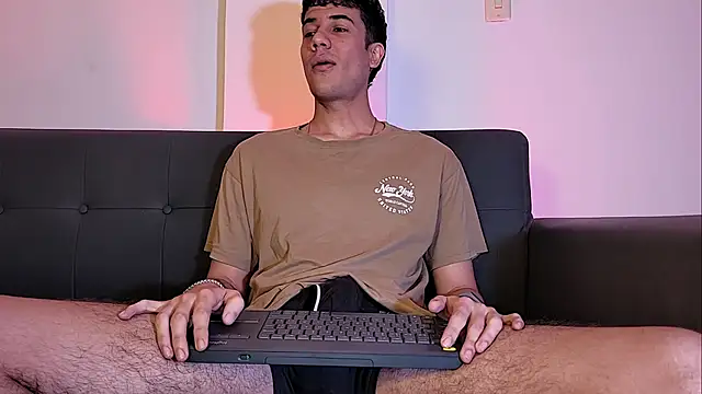 Derek stud  online show from April 30, 2026, 4:08 am