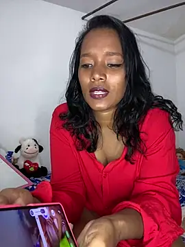 Stefany 03  online show from May 12, 2026, 10:27 pm