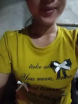 Snapshot of Rosie_LoveUU chatting on June 3, 2026, 10:47 pm Rosie LoveUU online show from June 3, 2026, 10:47 pm