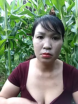 Snapshot of Beola-mi chatting on May 19, 2026, 11:01 pm Beola-mi online show from May 19, 2026, 11:01 pm