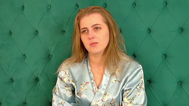 EllaBells online show from June 3, 2026, 5:08 am