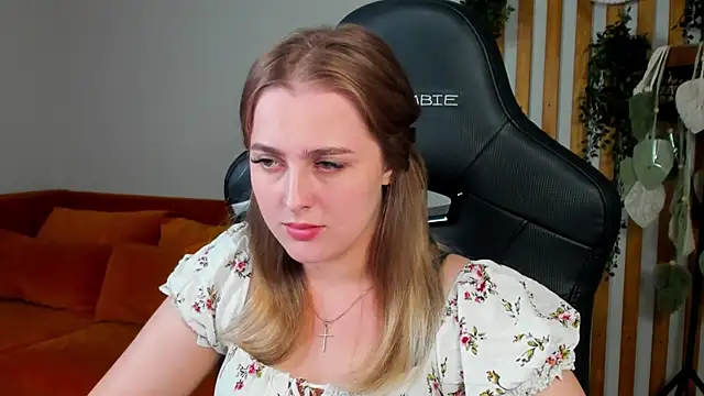 EllaBells online show from June 14, 2026, 6:09 pm