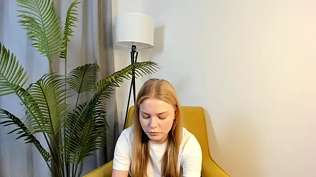 LavonaMadlem online show from May 13, 2026, 10:33 am