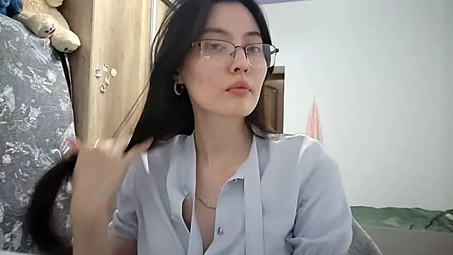 AshleyTropiano online show from May 6, 2026, 3:27 pm