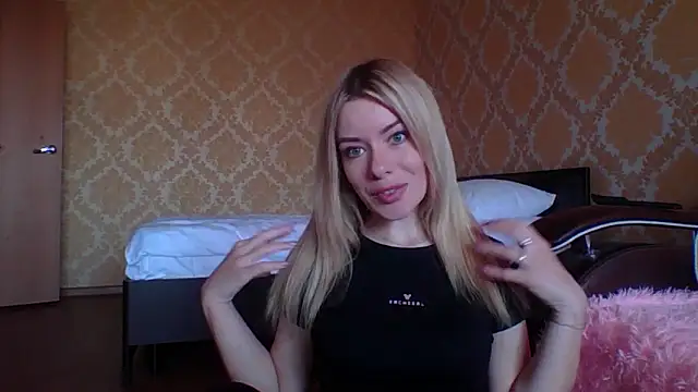 Softy Aura  online show from May 11, 2026, 7:10 am
