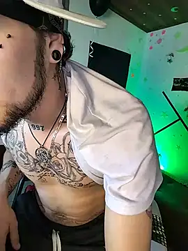 FonixXBelialX online show from June 3, 2026, 12:11 am