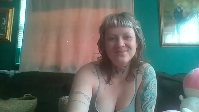RosieSwitchBitch online show from May 11, 2026, 1:23 pm