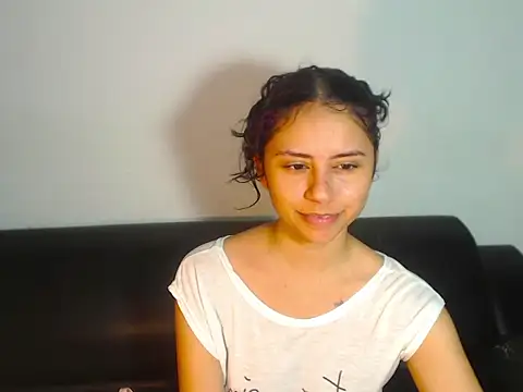 BellaLuxxs online show from May 11, 2026, 11:35 pm