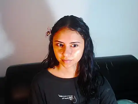 BellaLuxxs online show from June 6, 2026, 10:15 pm