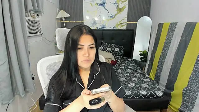 MissAndersonHoly online show from April 27, 2026, 10:35 am