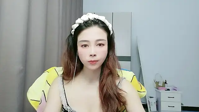 xiaoxiaohong030 online show from June 13, 2026, 2:37 pm