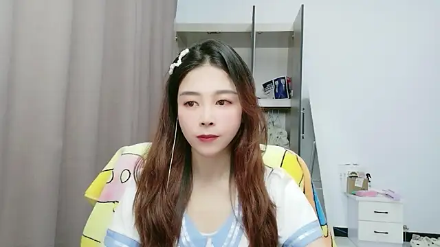 xiaoxiaohong030 online show from June 12, 2026, 2:37 pm