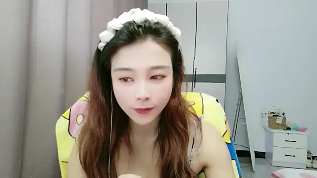 xiaoxiaohong030 online show from June 11, 2026, 2:53 am