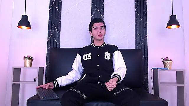 Snapshot of Feiccer_Castquer chatting on May 10, 2026, 11:14 am Feiccer Castquer online show from May 10, 2026, 11:14 am