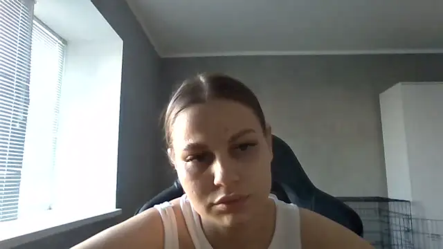  Linsyy ee  online show from May 6, 2026, 3:38 pm