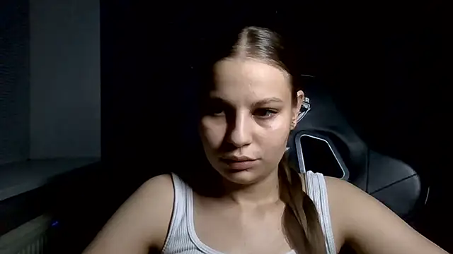 Linsyy ee  online show from May 10, 2026, 9:38 pm
