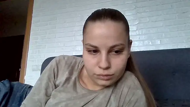  Linsyy ee  online show from June 4, 2026, 4:11 pm