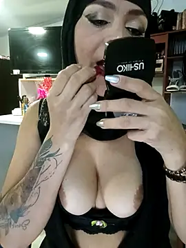 Snapshot of nadia__abaud chatting on October 26, 2025, 2:01 am nadia  abaud online show from October 26, 2025, 2:01 am