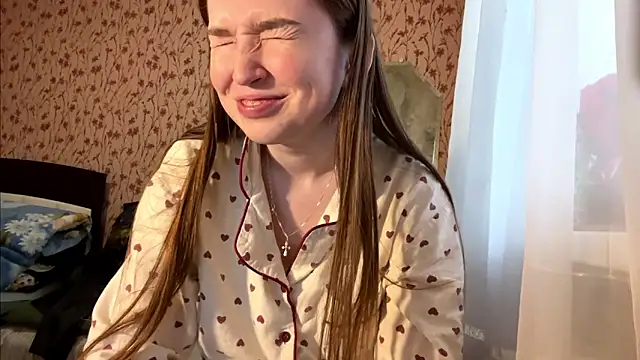 Chloooee online show from April 26, 2026, 11:40 am