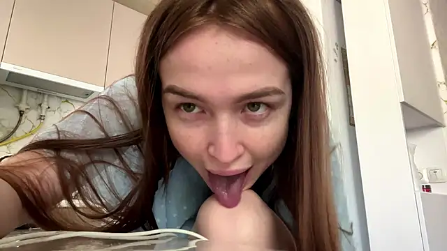 Chloooee online show from May 6, 2026, 10:41 am