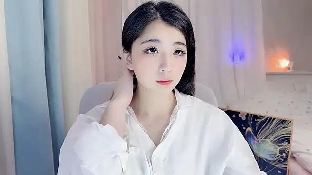 amy-6668 online show from May 17, 2026, 2:22 am
