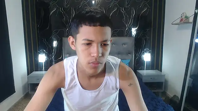 PhillipCox online show from May 28, 2026, 7:53 pm