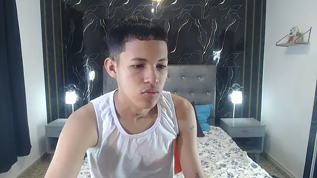 PhillipCox online show from May 25, 2026, 12:48 pm