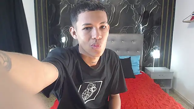 PhillipCox online show from May 20, 2026, 12:35 pm