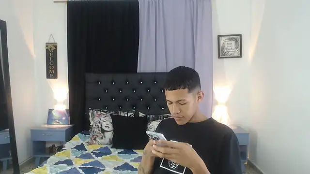 PhillipCox online show from May 19, 2026, 7:54 pm