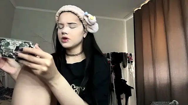 LouisePavlides online show from May 10, 2026, 2:08 pm
